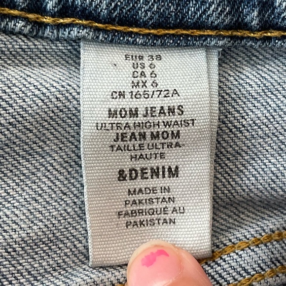 H&M Women’s Blue Ultra High Rise Mom Jeans Classic Style size 6 - Picture 8 of 8